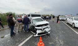 Şanlıurfa'da minibüs ile otomobilin çarpıştığı kazada 5 kişi yaralandı