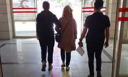 Siirt'te mağazadan kıyafet hırsızlığı güvenlik kamerasında