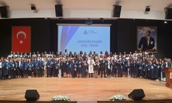 Yeditepe Üniversitesi başarılı öğrencilerini ödüllendirdi
