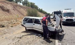 Gölbaşı'nda çarpışan iki otomobilin sürücüsü yaralandı