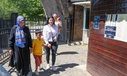 Görme engelli Recep, hayalini kurduğu müzeyi dokunarak gezdi
