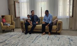 Hasankeyf Kaymakamı İmrak vatandaşları evinde ziyaret etti