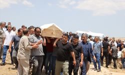 İzmir'deki trafik kazasında ölen 3 kardeşin cenazesi Mardin'de yan yana defnedildi