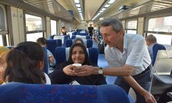Batman'da Tren Yolcularına Serinleten Ayran İkramı