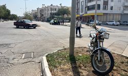 Kilis'te otomobille motosikletin çarpıştığı kazada 2 kişi yaralandı