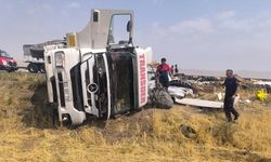 Mardin'de devrilen tırın sürücüsü yaralandı