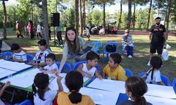 Ressam Melis Doğan Mardin'de çocuklarla resim yaptı