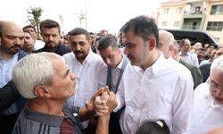 Bakan Kurum, Adıyaman'da yeni evlerine kavuşan depremzede aileye misafir oldu