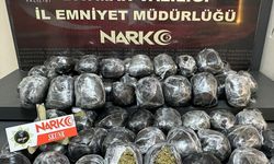 Batman'da durdurulan iki otomobilde 22 kilo 150 gram skunk ele geçirildi