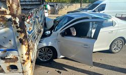 Batman'da Kamyonete Çarpan Otomobilin Sürücüsü Yaralandı