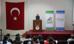 Diyarbakır'da çiftçilere yönelik 'Toprakta Dijital Ayak İzi Projesi'nin tanıtımı yapıldı