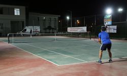 Diyarbakır'da sağlık çalışanları için organize edilen tenis turnuvası başladı