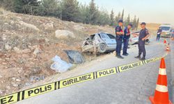 Gaziantep'te iki otomobilin çarpıştığı kazada 3 kişi öldü, 3 kişi yaralandı