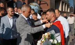 Gölcük Belediyesi başpehlivanına kutlama