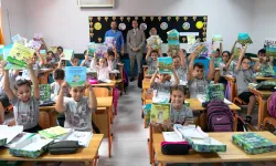 İzmir Bornova Belediyesi’nden miniklere kırtasiye desteği