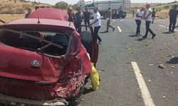 Mardin'de tır ile otomobilin çarpıştığı kazada 3 kişi yaralandı