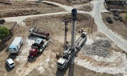 Midyat'ın mahallesinde içme suyu kuyusunda derinleştirme çalışması