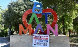 Türkiye'yi Gezen 'Örümcek Adam' Batman'da İlgi Odağı Oldu
