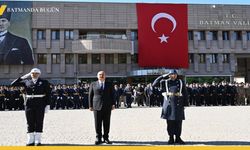 Batman'da Cumhuriyet Coşkusu Çelenk Töreniyle Başladı