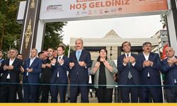 Vali Canalp'in Açılışını Yaptığı 8. Kitap Fuarına Kitapseverler Akın Ediyor