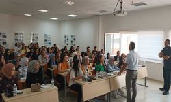 Rektör Demir'den Fen Edebiyat Öğrencilerine İlk Ders