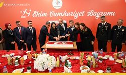 Batman'da Cumhuriyet Coşkusu Kabulle Bitti