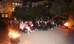 Siirt'te Yurt Öğrencilerine Açık Hava Sinema Keyfi