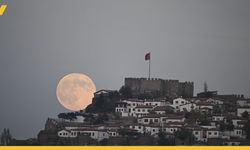 Ankara Kalesi'nde Eşsiz Dolunay Manzarası