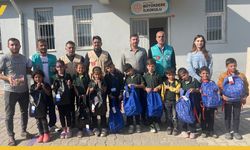 Cansuyu'ndan Hasankeyf Köy Okullarında Yüzlerce Öğrenciye Kışlık Yardım
