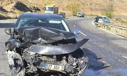 Siirt'te İki Araç Çarpıştı, Yaralılar Hastaneye Kaldırıldı