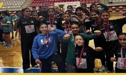 Batman Yıldız Kızlar Hentbolda 'TOKİ Kâzımkarabekir Ortaokulu' Zirvede