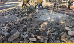 Batman Belediyesi Mezarlıklarda Kapsamlı Bakım Başlattı: Parke Onarımı ve Düzenleme Çalışmaları Hızlandı