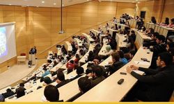 Özvar Harekete Geçti: Ders Yükleri Azalıyor, Staj Süreleri Uzuyor! Üniversite Hayatı Değişiyor