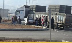 Gercüş’te Mucize Kurtuluş: Tırın Altına Giren Otomobilden Sağ Çıktı