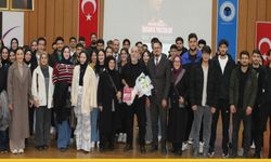 Batman Üniversitesi'nde "İnsan'a Yolculuk" Söyleşisi Yoğun İlgi Gördü