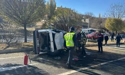 Mardin Artuklu'da Otomobil Devrildi: Biri Çocuk 3 Kişi Yaralandı
