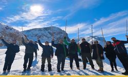 Sason Mereto Dağı Zirvesi: Harrut Yaylası'na Doğaseverlerden Karlı Havada 4 Saatlik Zorlu Tırmanış