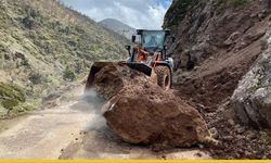 Sason'da Doğa ile Mücadele: Şiddetli Yağış Sonrası Kapanan Köy Yolları Açılıyor