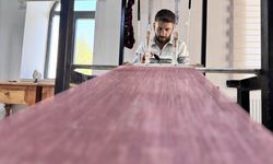 Siirt'in Tescilli Şal Şepik Kumaşı Cinsiyet Kırıyor: Erkeklerin Dokuduğunu Kadınlar Modaya Taşıyor