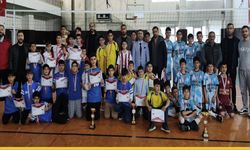 Köy Takımı Beyçayırı Ortaokulu Voleybol İl Şampiyonu!