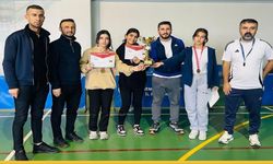 Pistte Atatürk Anadolu Lisesi Fırtınası: Floor Curling’in Sultanları Batman Şampiyonu!