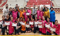 Pota Değil Kale Heyecanı: TOKİ’nin Küçük Kızları Hentbolun Zirvesine Çıktı