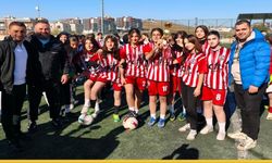 Sahada Batman Spor Lisesi Rüzgarı: Genç Kızlar Futbolun Zirvesine Yerleşti