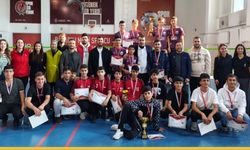 Veysel Karani Yine Zirvede: Badminton Genç Erkekler İl Şampiyonu Oldu