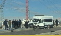 Batman OSB Yolunda Korkutan Çarpışma: Tır Ve Minibüs Birbirine Girdi!