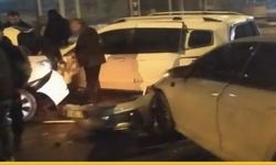 Batman’da Yeni Siirt Çevre Yolu'nda Kontrolden Çıkan Otomobil Park Halindeki Araçları Birbirine Kattı