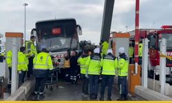İstanbul Kuzey Marmara Otoyolu’nda Gişe Hattında Can Pazarı: Yolcu Otobüsü İle Otomobil Çarpıştı