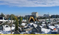 Maneviyata Kar Engeli Yok: Batman’da Ekiplerin Yoğun Mezarlık Mesaisi