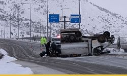Gercüş’te Meyve Yüklü Kamyonetin Tehlikeli Savruluşu: Yol Kenarı İmece Usulü Temizlendi