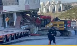 İstanbul Başakşehir’de Korku Dolu Yılbaşı: Kontrolden Çıkan Dev İş Makinesi Binayı Biçti!